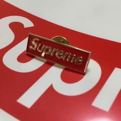 ユッキー様専用 supreme ピンバッジのサムネイル