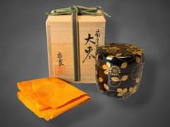 #岡本宗良 大棗 菊唐草 淡々斎好写 共箱 共布　S-1 岡本宗良 大棗 菊唐草 淡々斎好写 共箱 共布 S-1 - メルカリ