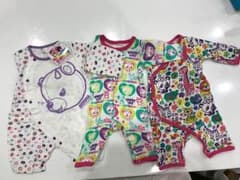 赤ちゃん 肌着 ロンパースのサムネイル