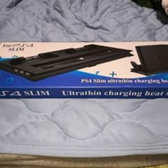 PS4 SLIM用 多機能冷却スタンド 充電器のサムネイル