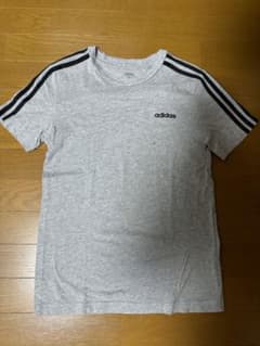 adidas アディダス　Tシャツ　グレー　160サイズのサムネイル