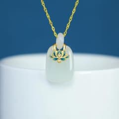 和田玉 ペンダント ネックレス 蓮装飾 天然石 ハンドメイド 和田玉 ペンダント ネックレス 蓮装飾 天然石 ハンドメイド - メルカリ