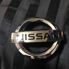日産フロントエンブレムのサムネイル