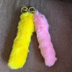 ファーチャーム キーホルダー イエロー ピンク 2個セットのサムネイル