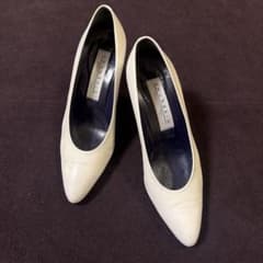 GIVENCHY ホワイト パンプス 36のサムネイル