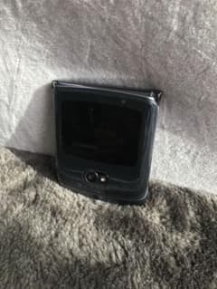 【極上品】Motorola Razr 5Gブラック折りたたみ式スマートフォン本体のサムネイル