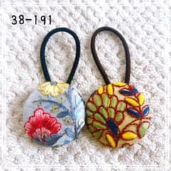 38-191くるみボタンヘアゴム 38mm 2個セット インド刺繍リボン 花柄