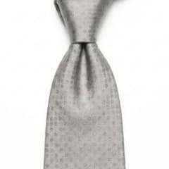 ☆即発 Gucci グッチ ネクタイ GG総柄 シルバーグレー 高級シルク 美品 グッチ ネクタイ シルバー GGロゴ ハイブランド ビジネス 高級感 人気