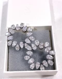 TR様専用　Swarovski millennia ペアカットフープピアスのサムネイル