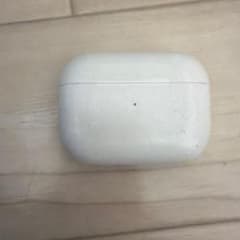 AirPodspro 本体中身あり　本体の充電だけできません。イヤホンは正常ですのサムネイル