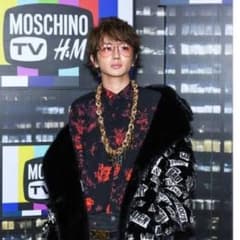 H&M 花柄シャツ 西島隆弘 Nissy 着用のサムネイル