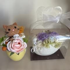 猫のフラワーアレンジメントとスワンのプリザーブドフラワー 2点セット
