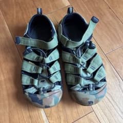 KEEN キッズ サンダル カモフラージュ 21㎝のサムネイル