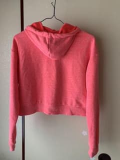 H&M tシャツ です。へそ 出ます。のサムネイル