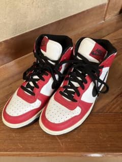 Nike 赤白 ハイカットスニーカーのサムネイル