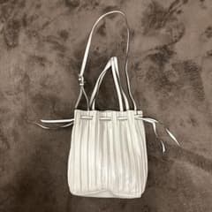 ZARA ベージュ プリーツ ショルダーバッグのサムネイル