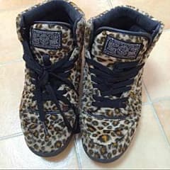 VANSヒョウ柄スニーカーのサムネイル