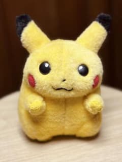 初期ピカチュウ TOMY ぬいぐるみ - メルカリ