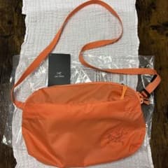 ARC'TERYX ヒリアド クロスボディ バッグ （オレンジ）のサムネイル