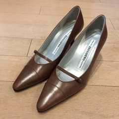 ストラップパンプスのサムネイル