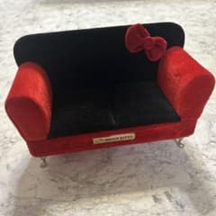 Hello Kitty Luxury Sofa-Shaped Jewelry Box (Red)