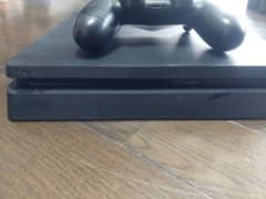PlayStation 4 本体 ブラック コントローラー付きのサムネイル