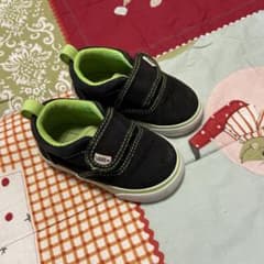 VANS 13センチ　スニーカー　マジックテープのサムネイル
