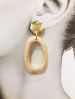 500円から100円引き中 ゴールドメタルパーツのオーバルピアスのサムネイル