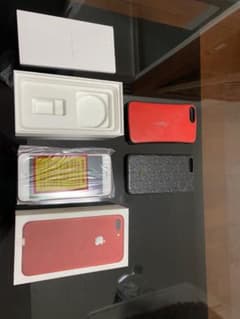 iPhone 7 Plus Red 128 GB ケース付のサムネイル