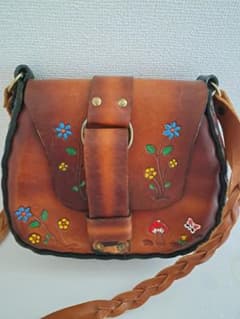 レザー ショルダーバッグ 花柄 型押しのサムネイル