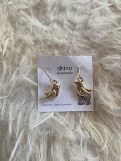 shino handmade 小鳥モチーフ ピアス ゴールドカラーのサムネイル