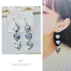 # 553 하트 3 연속 화이트 × 블랙 어른 귀여운 귀걸이 / 귀걸이