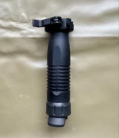 実物 B&T バイポッドグリップ スイス 20式 小銃 自衛隊 グリポッド