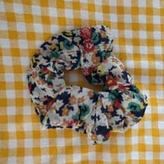 花柄 シフォン シュシュ ヘアアクセサリーのサムネイル