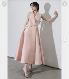 andrea&co 新品タグ付き　アシンメトリーサテンドレスのサムネイル