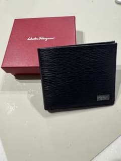 ⭐︎新品未使用⭐︎Salvatore Ferragamo 二つ折り財布のサムネイル