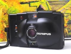 OLYMPUS XA2 ブラック フィルムカメラ レトロ 写ルンです卒業に - メルカリ