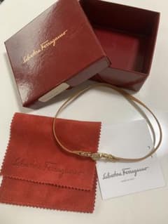 Salvatore Ferragamo ベージュレザーチョーカー　フェラガモのサムネイル