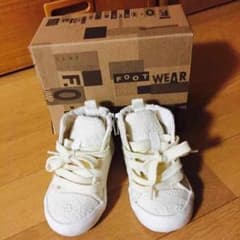 ベビー靴 レース柄 ハイカットのサムネイル
