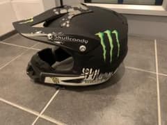 モンスターエナジーヘルメットのサムネイル