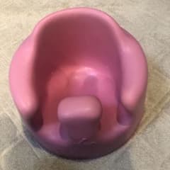 Bumbo ベビー用チェア ピンク 専用腰ベルト付き　送料込みのサムネイル