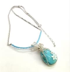 新作マグネサイトターコイズ ブルーの花装飾ペンダントネックレス