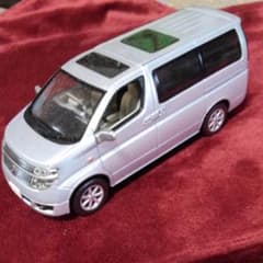 ミニカー トミカ　エルグランドのサムネイル