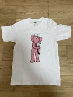 KAWS UT ホワイト Tシャツ Mのサムネイル