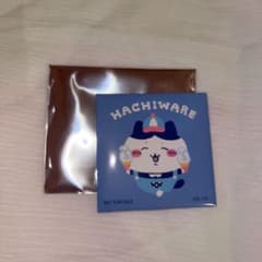 ちいかわワクワクゆうえんち　ノベルティ　缶バッジ　ハチワレのサムネイル