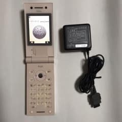 ■二つ折携帯・セット販売■ 美品 P701iD docomo ＆ACアダプタのサムネイル