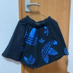 adidas ショートパンツのサムネイル