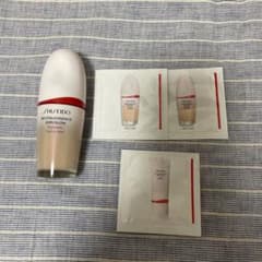 SHISEIDO エッセンス　スキングロウ　ファンデーション　220 Linenのサムネイル