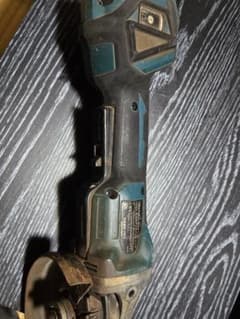 Makita 充電ディスクグラインダ18Vジャンクのサムネイル