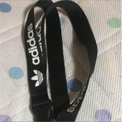 adidasのサムネイル